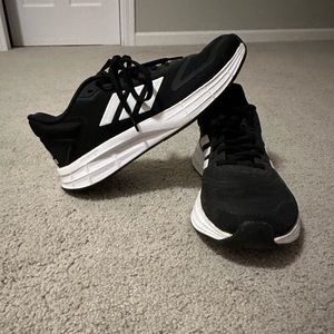 Adidas women’s black/white tennis shoes size 8